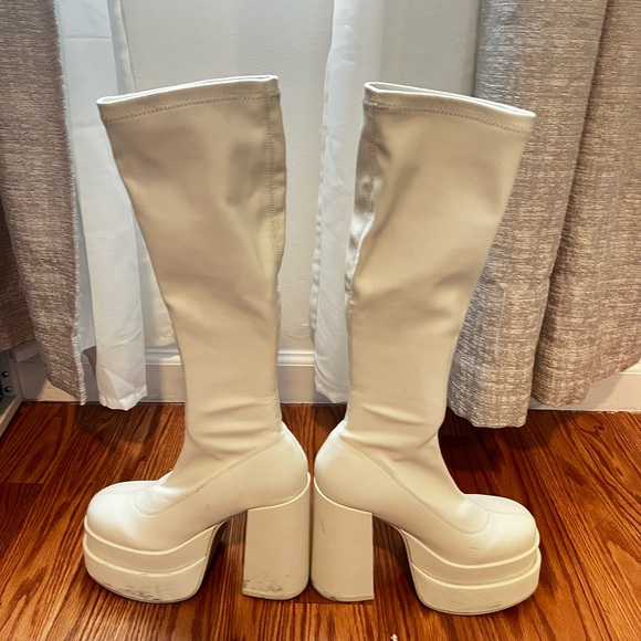 Steve Madden Cypress White Platform Boots - Picture 4 of 12